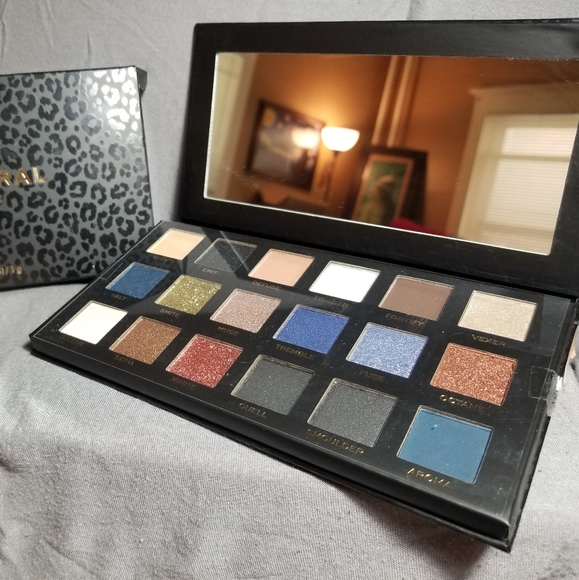 Revolution Pro New Neutrals Smoked Shadow Palette - Picture 2 of 5